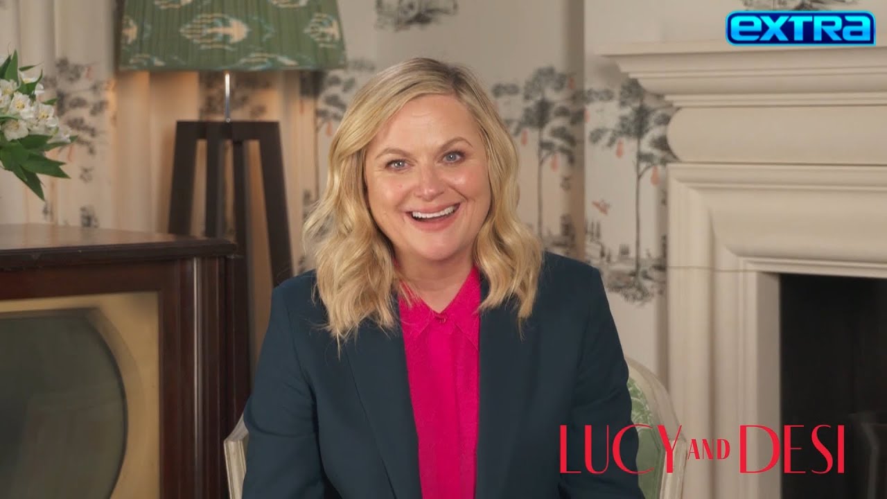 Watch Amy Poehler’s Jaw-Dropping Reaction to Podcaster Sammy Jaye